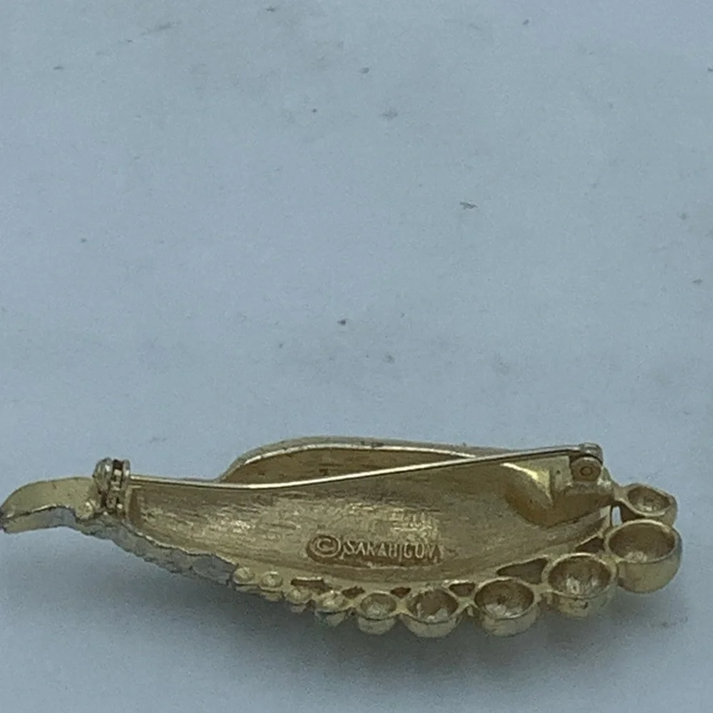 Sarah Coventry Gold and White Sea Shell Brooch